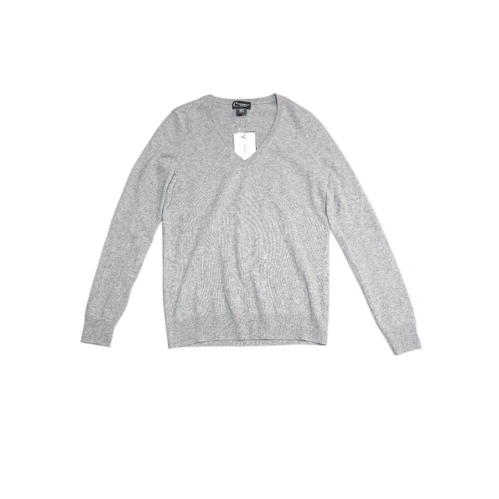 NWT  C by Bloomingdale's V-neck Cashmere Sweater 100% cashmere with a V-neck and